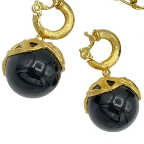 Vintage MONET Black w Brushed Gold Tone Cage Clip On Earrings - Picture 3 of 4